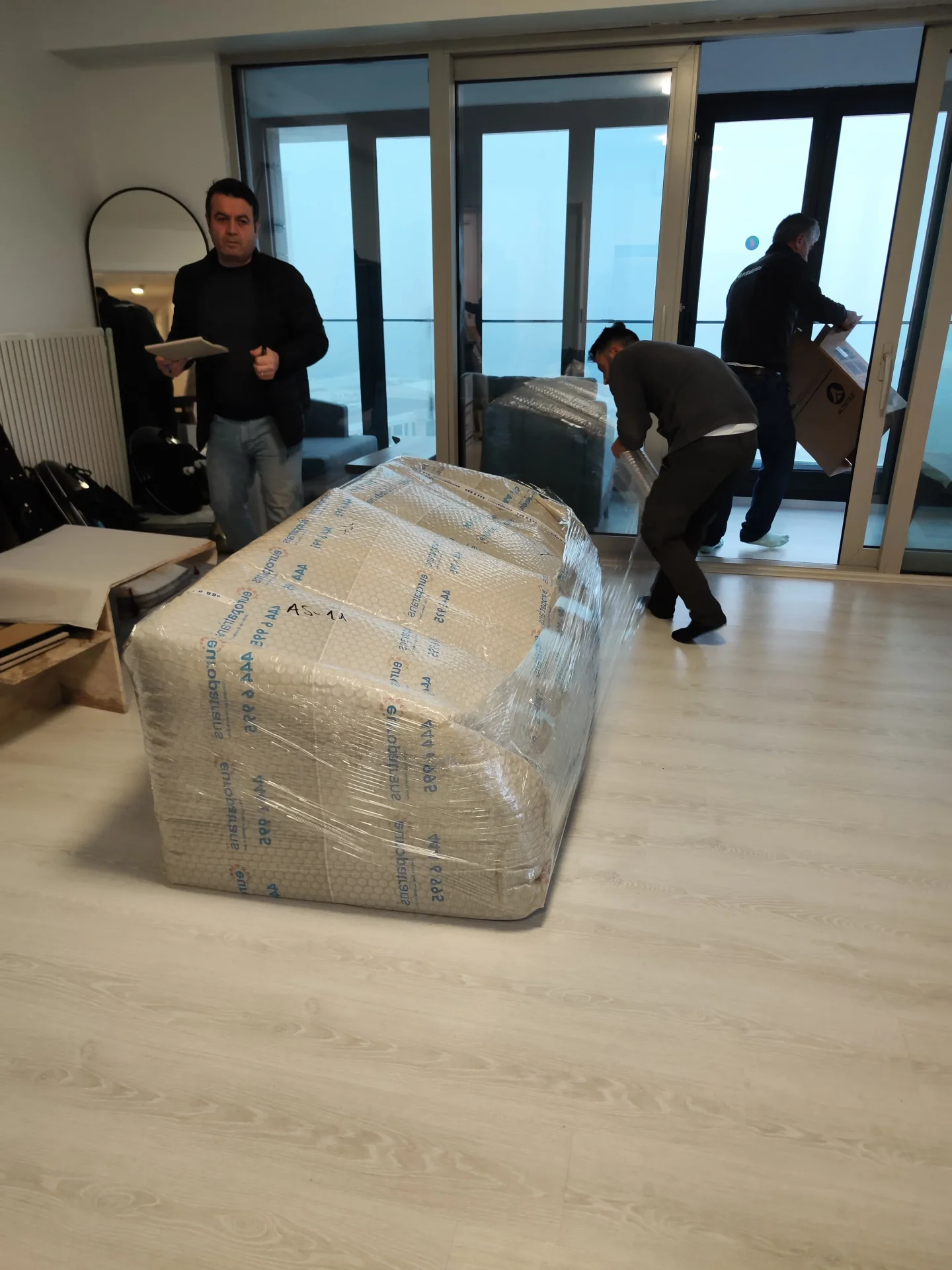 Mobilya taşıma paketleme ekibi