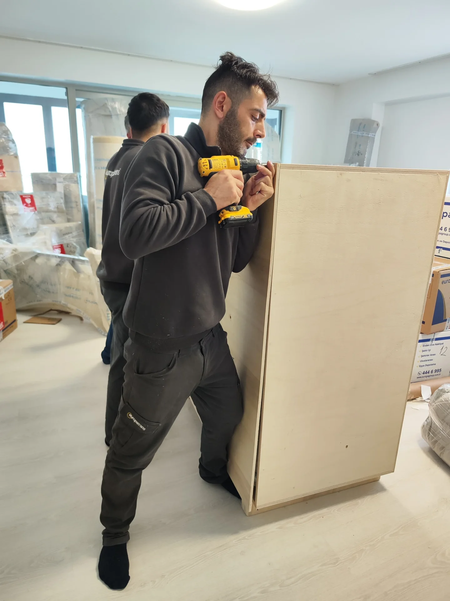 Nakliyat ekibi çalışma görüntüsü