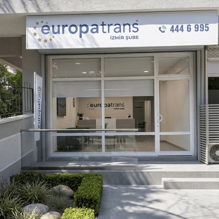 Europatrans İzmir Şubesi ekibi